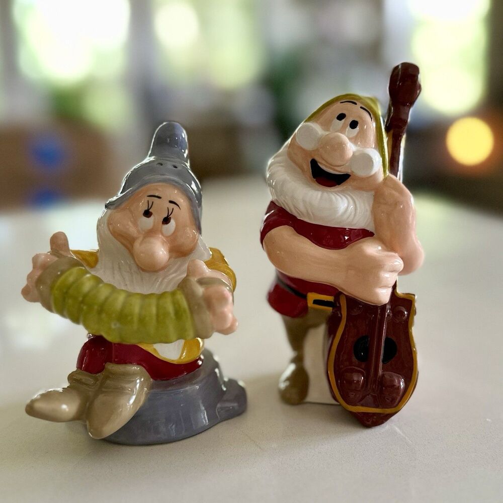 Treasure Craft Disney Snow White Seven Dwarfs Doc Bashful Salt/Pepper Shakers